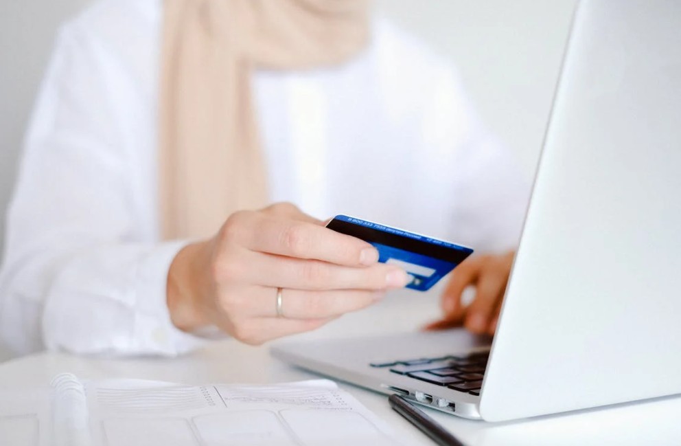 person-in-white-long-sleeve-shirt-holding-credit-card