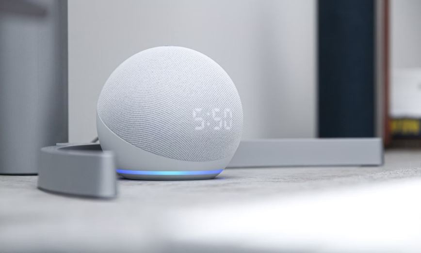 Smart assistant on a table